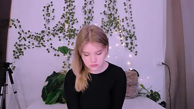 LaseyMoon online show from March 2025 01:03:02 AM