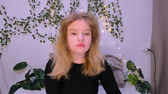 LaseyMoon online show from March 2025 04:15:02 AM