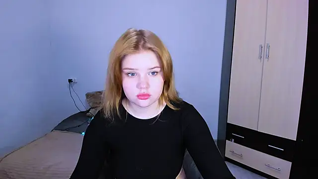 LaseyMoon online show from December 2025 02:19:01 AM