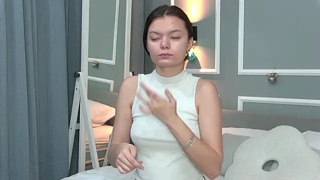 AsterQuinn online show from January 2026 03:25:02 PM