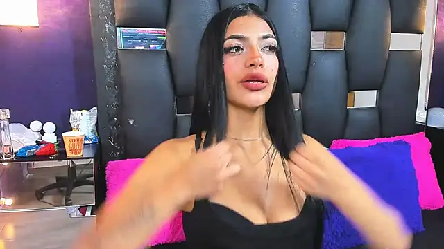 EMYCLARK01 online show from September 2025 01:06:02 AM