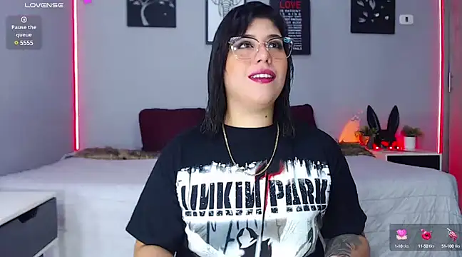 Snapshot of Veronika_metal chatting on February 2025 12:34:02 PM Veronika metal online show from February 2025 12:34:02 PM