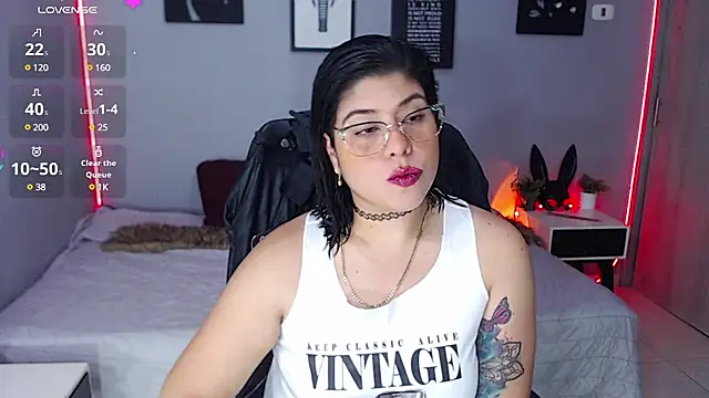 Snapshot of Veronika_metal chatting on March 2025 06:44:01 PM Veronika metal online show from March 2025 06:44:01 PM