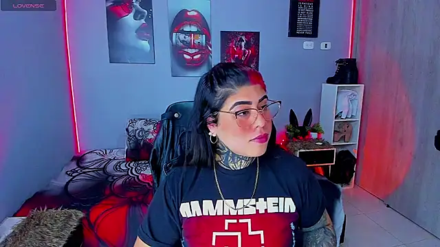 Snapshot of Veronika_metal chatting on September 2025 06:07:01 PM Veronika metal online show from September 2025 06:07:01 PM