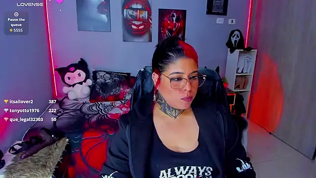 Snapshot of Veronika_metal chatting on October 2025 06:34:01 AM Veronika metal online show from October 2025 06:34:01 AM