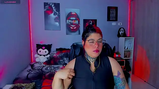 Snapshot of Veronika_metal chatting on November 2025 08:15:02 AM Veronika metal online show from November 2025 08:15:02 AM