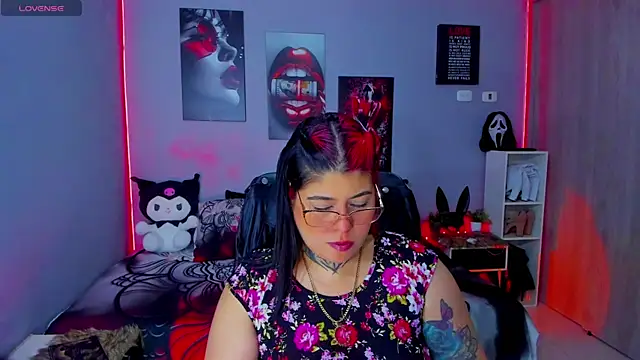 Snapshot of Veronika_metal chatting on November 2025 08:14:01 AM Veronika metal online show from November 2025 08:14:01 AM