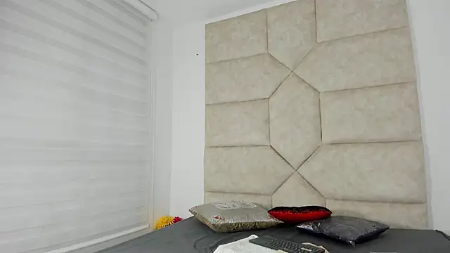 Vaiolett Smith online show from September 2025 10:51:01 AM