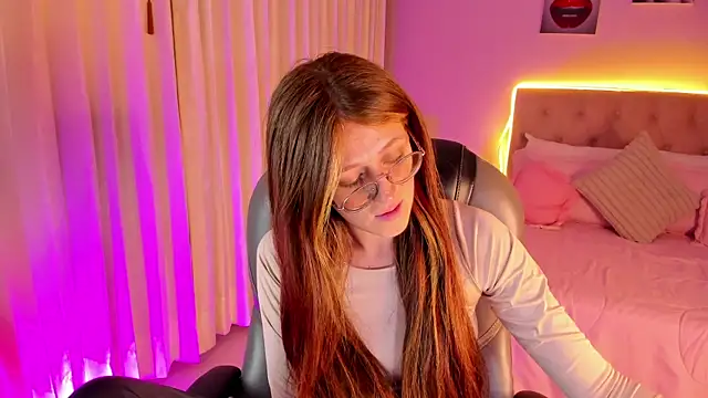 Emily Warren  online show from March 2026 08:21:02 PM