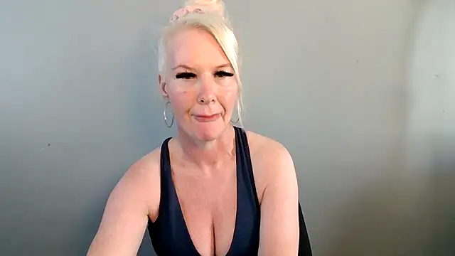 Blonde-Grace online show from June 2026 03:01:02 PM