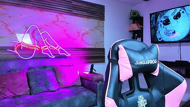 Cloe roouse online show from April 2026 01:41:02 PM