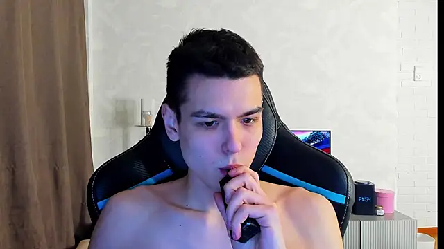 Snapshot of TravisRevas chatting on March 2025 06:56:01 PM TravisRevas online show from March 2025 06:56:01 PM