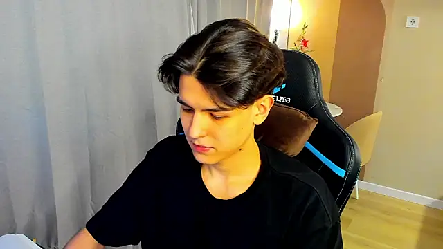 Snapshot of TravisRevas chatting on December 2025 05:20:01 PM TravisRevas online show from December 2025 05:20:01 PM