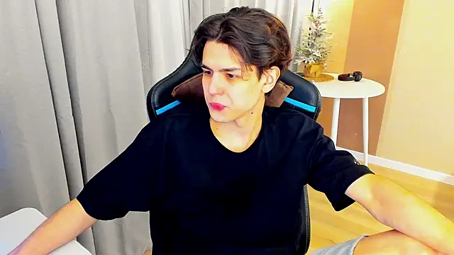 Snapshot of TravisRevas chatting on February 2026 03:04:01 AM TravisRevas online show from February 2026 03:04:01 AM