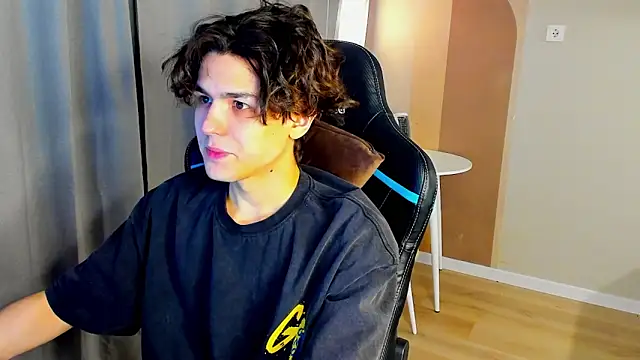 Snapshot of TravisRevas chatting on February 2026 03:51:02 AM TravisRevas online show from February 2026 03:51:02 AM