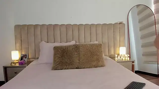 Snapshot of Sophie_Restrepo chatting on February 2026 05:00:02 PM Sophie Restrepo online show from February 2026 05:00:02 PM