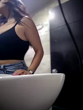 Mila LS online show from October 2025 01:01:01 PM