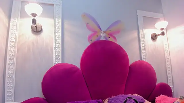 Bonniie 22 online show from November 2025 01:44:02 PM