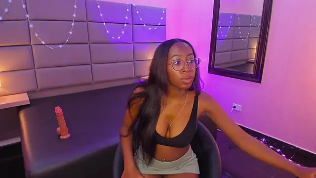 Snapshot of Qeen_blackk chatting on March 2025 08:03:02 PM Qeen blackk online show from March 2025 08:03:02 PM