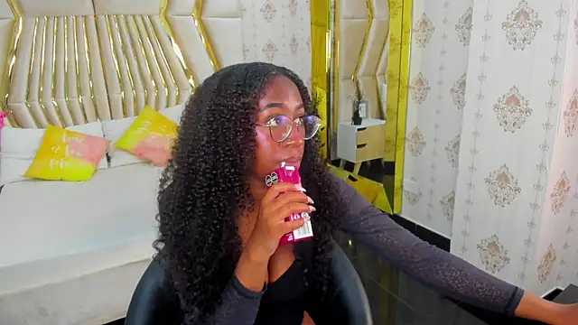 Snapshot of Qeen_blackk chatting on March 2025 06:51:01 PM Qeen blackk online show from March 2025 06:51:01 PM