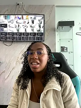 Snapshot of Qeen_blackk chatting on September 2025 08:19:01 PM Qeen blackk online show from September 2025 08:19:01 PM