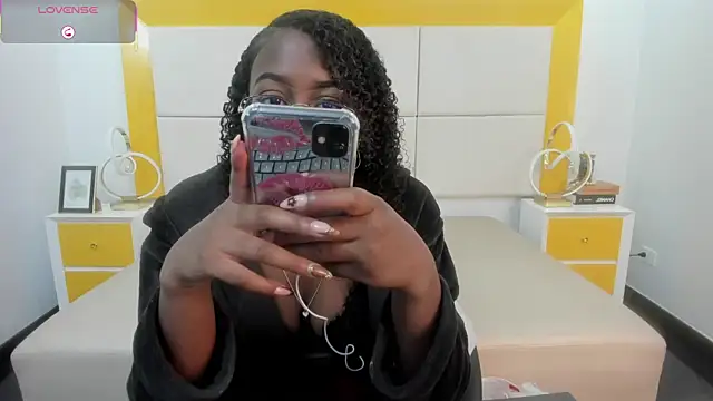 Snapshot of Qeen_blackk chatting on October 2025 08:20:02 PM Qeen blackk online show from October 2025 08:20:02 PM