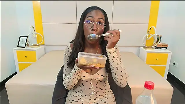 Snapshot of Qeen_blackk chatting on November 2025 09:14:01 PM Qeen blackk online show from November 2025 09:14:01 PM