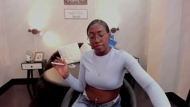 Snapshot of Qeen_blackk chatting on November 2025 07:58:02 PM Qeen blackk online show from November 2025 07:58:02 PM