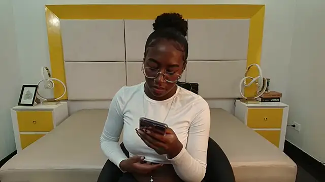 Snapshot of Qeen_blackk chatting on November 2025 07:57:01 PM Qeen blackk online show from November 2025 07:57:01 PM