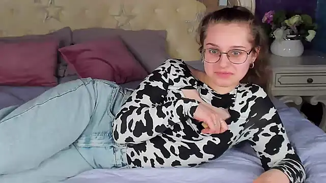 Snapshot of RileyMimicho chatting on February 2025 02:00:01 PM RileyMimicho online show from February 2025 02:00:01 PM