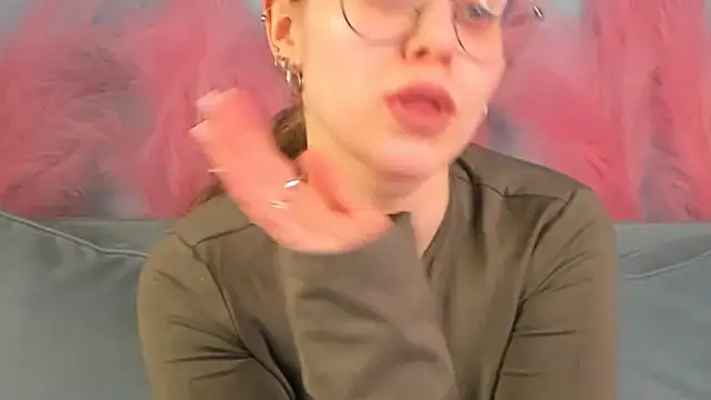 Snapshot of RileyMimicho chatting on March 2025 05:33:01 PM RileyMimicho online show from March 2025 05:33:01 PM