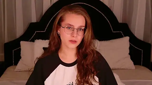 Snapshot of RileyMimicho chatting on September 2025 08:47:01 PM RileyMimicho online show from September 2025 08:47:01 PM