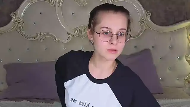 Snapshot of RileyMimicho chatting on October 2025 08:51:02 PM RileyMimicho online show from October 2025 08:51:02 PM