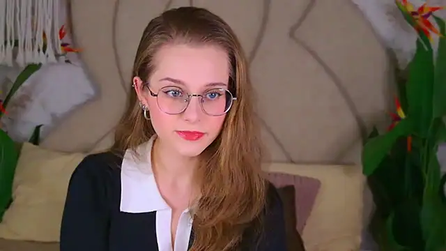 Snapshot of RileyMimicho chatting on November 2025 08:47:01 PM RileyMimicho online show from November 2025 08:47:01 PM