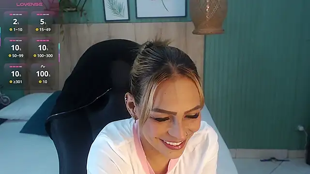 Snapshot of yessila_parker chatting on September 2025 01:39:01 AM yessila parker online show from September 2025 01:39:01 AM