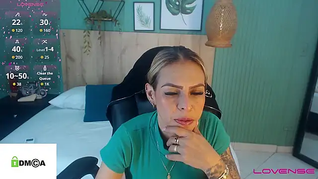 Snapshot of yessila_parker chatting on September 2025 01:39:02 AM yessila parker online show from September 2025 01:39:02 AM