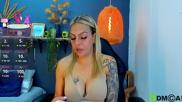 Snapshot of yessila_parker chatting on November 2025 01:49:01 AM yessila parker online show from November 2025 01:49:01 AM