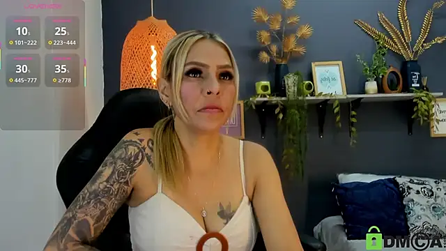 Snapshot of yessila_parker chatting on November 2025 02:34:01 AM yessila parker online show from November 2025 02:34:01 AM