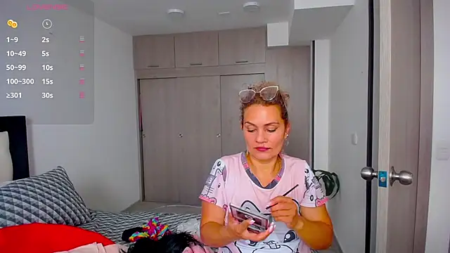 CarolinneFiotti online show from September 2025 02:28:02 PM