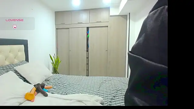 CarolinneFiotti online show from October 2025 02:56:01 PM