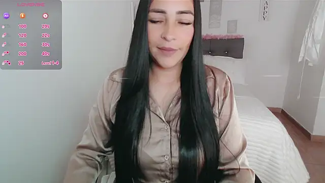 luna lgomez  online show from October 2025 01:39:02 PM