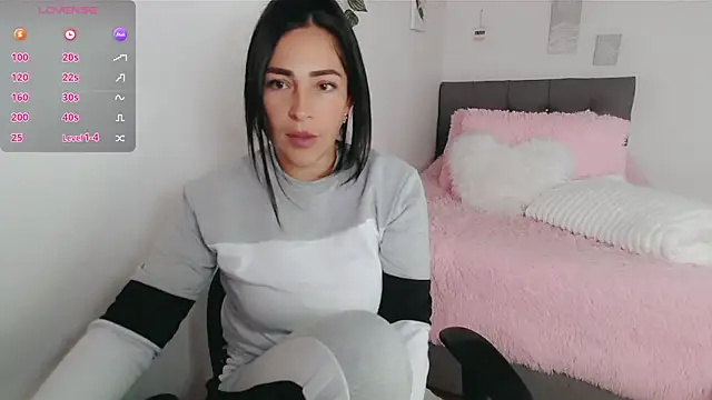 luna lgomez  online show from December 2025 12:45:02 PM