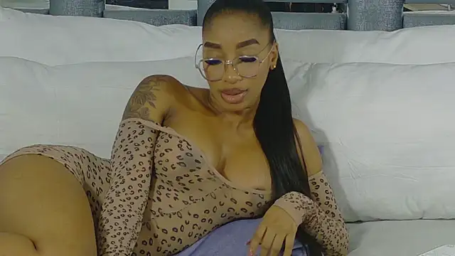 Snapshot of Angelesmith1 chatting on December 2025 02:08:02 AM Angelesmith1 online show from December 2025 02:08:02 AM