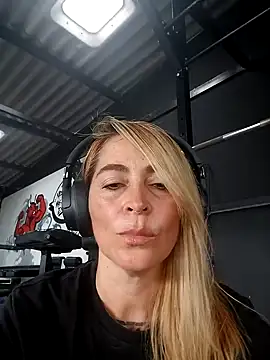 Snapshot of Sara_Valkyri chatting on March 2025 10:21:02 PM Sara Valkyri online show from March 2025 10:21:02 PM