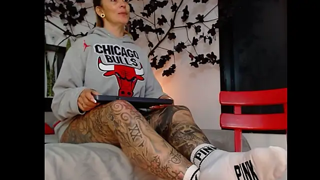 Snapshot of Sara_Valkyri chatting on March 2025 09:55:02 PM Sara Valkyri online show from March 2025 09:55:02 PM