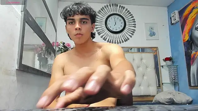 heiker  online show from March 2025 05:27:02 AM