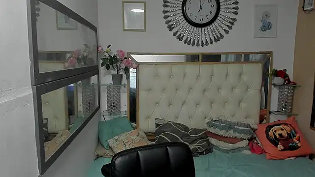 heiker  online show from October 2025 02:36:02 AM