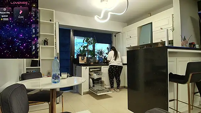 Layla- online show from December 2024 11:36:02 AM