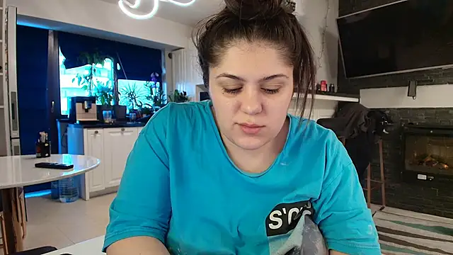 Layla- online show from January 2025 10:18:02 AM