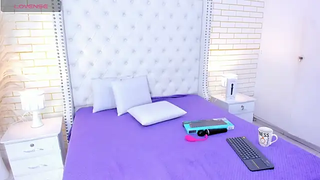 Emilly wilson  online show from November 2025 11:53:01 AM